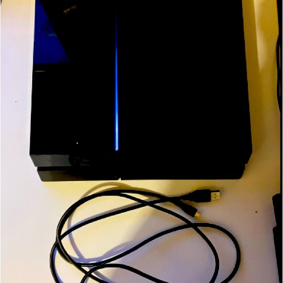 500GB PS4 with charger and 2 controllers